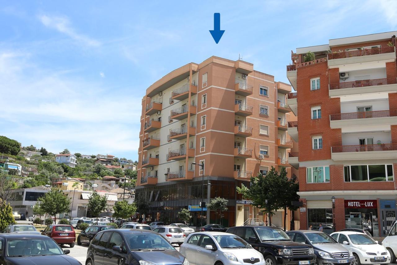 Square View Apartment Vlorë Esterno foto